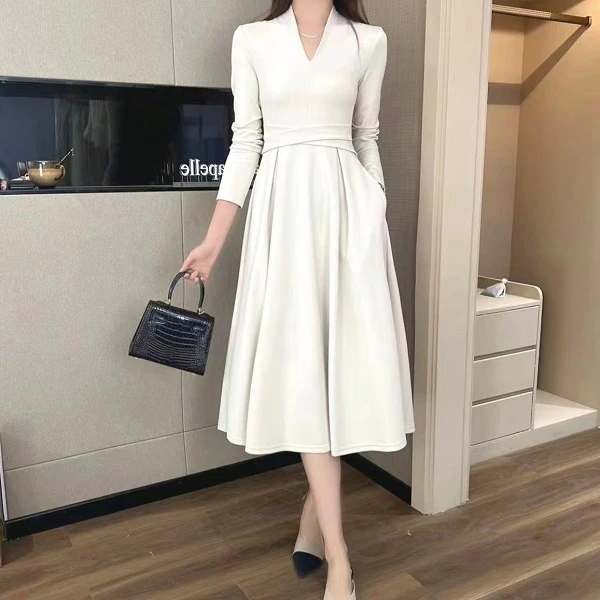 拉夏贝尔24年秋季新款赫本风高级感凡尔赛森女系连衣裙 6795 LHD