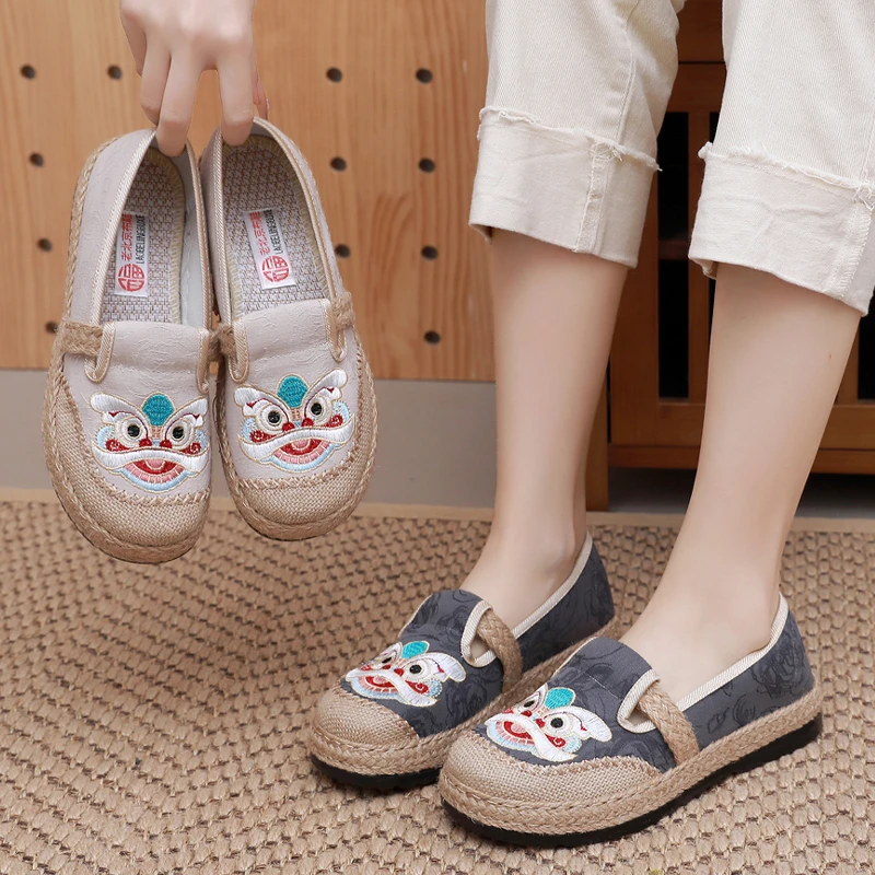 老北京布鞋女鞋民族风绣花鞋透气平底妈妈鞋中国风醒狮刺绣女单鞋