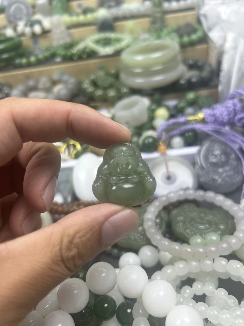 天然和田玉湖水绿无暇佛公
