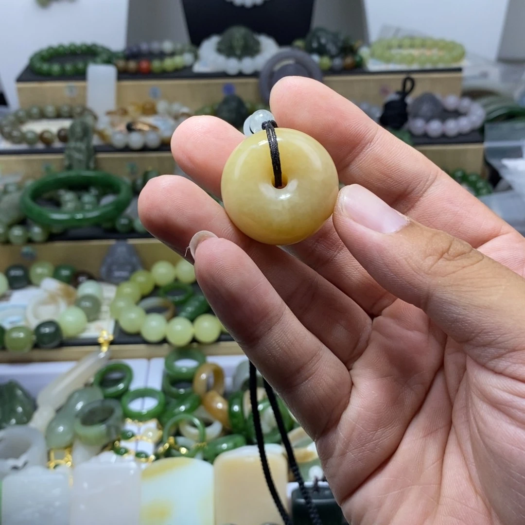 和田玉(糖玉)颈饰未镶嵌