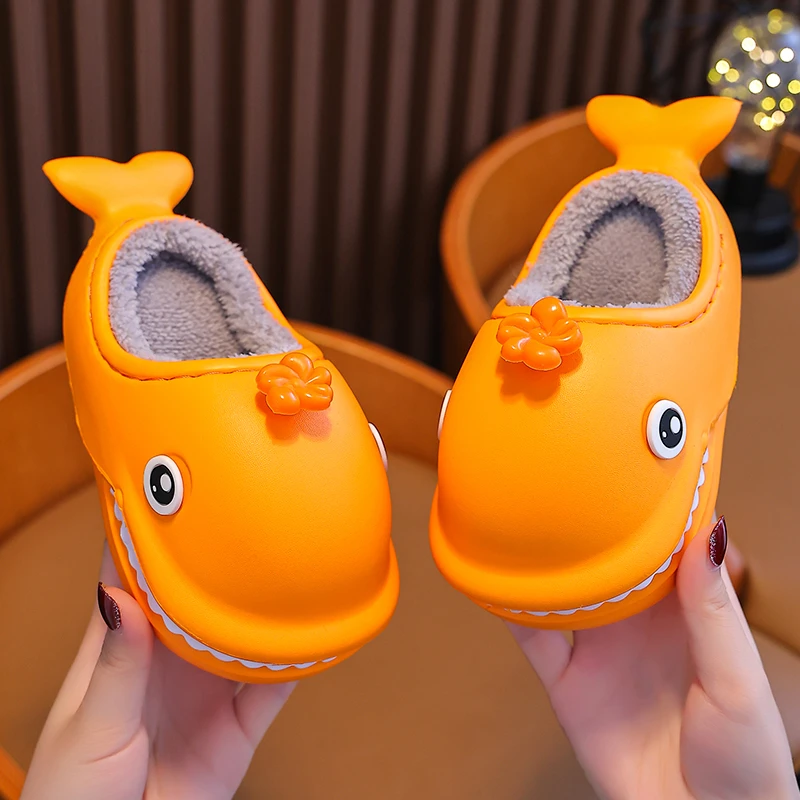 儿童棉拖鞋2024冬季新款男女童防水卡通鲸鱼室内防滑保暖宝宝拖鞋