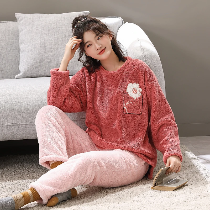 冬季女士珊瑚绒睡衣套装秋冬加厚保暖女款法兰绒家居服圆领长袖