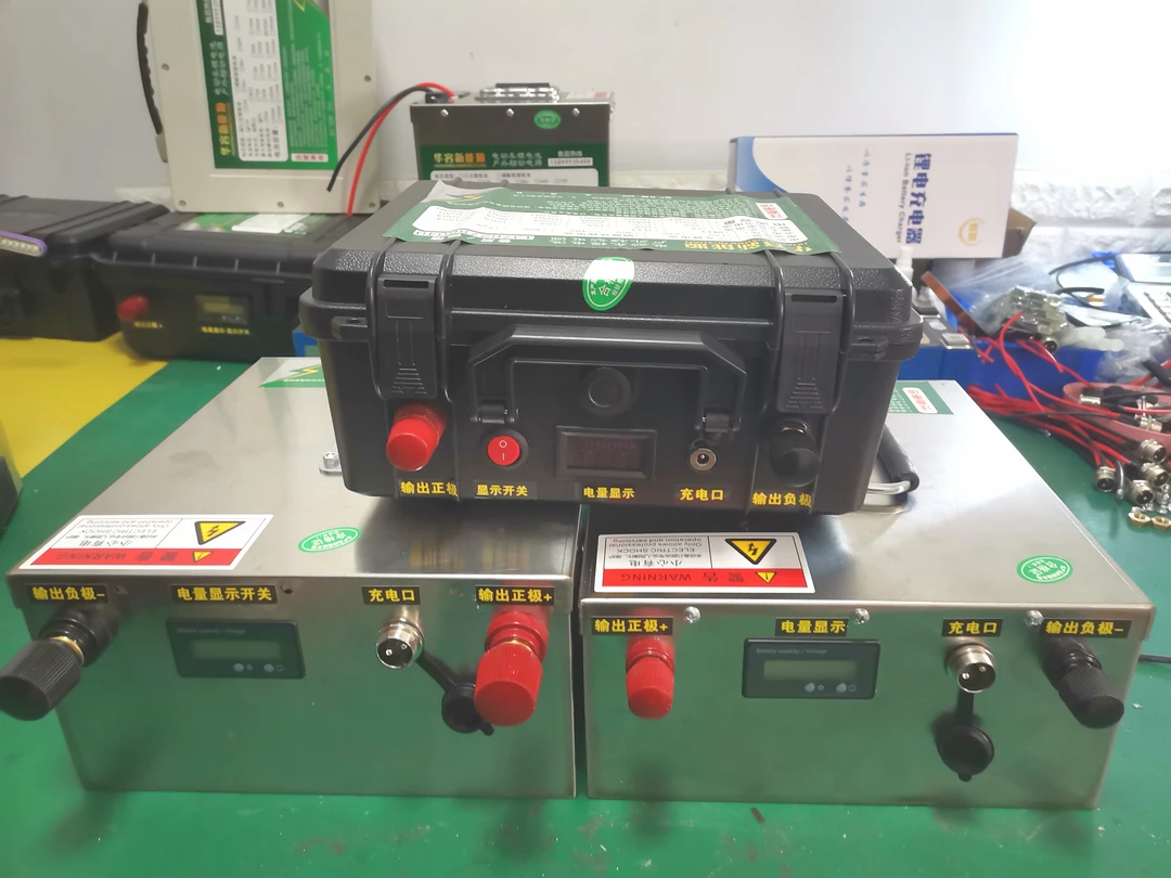 全新足容12.6V~280AH提手款锂电池，户外电源，性能稳定，应用广泛。