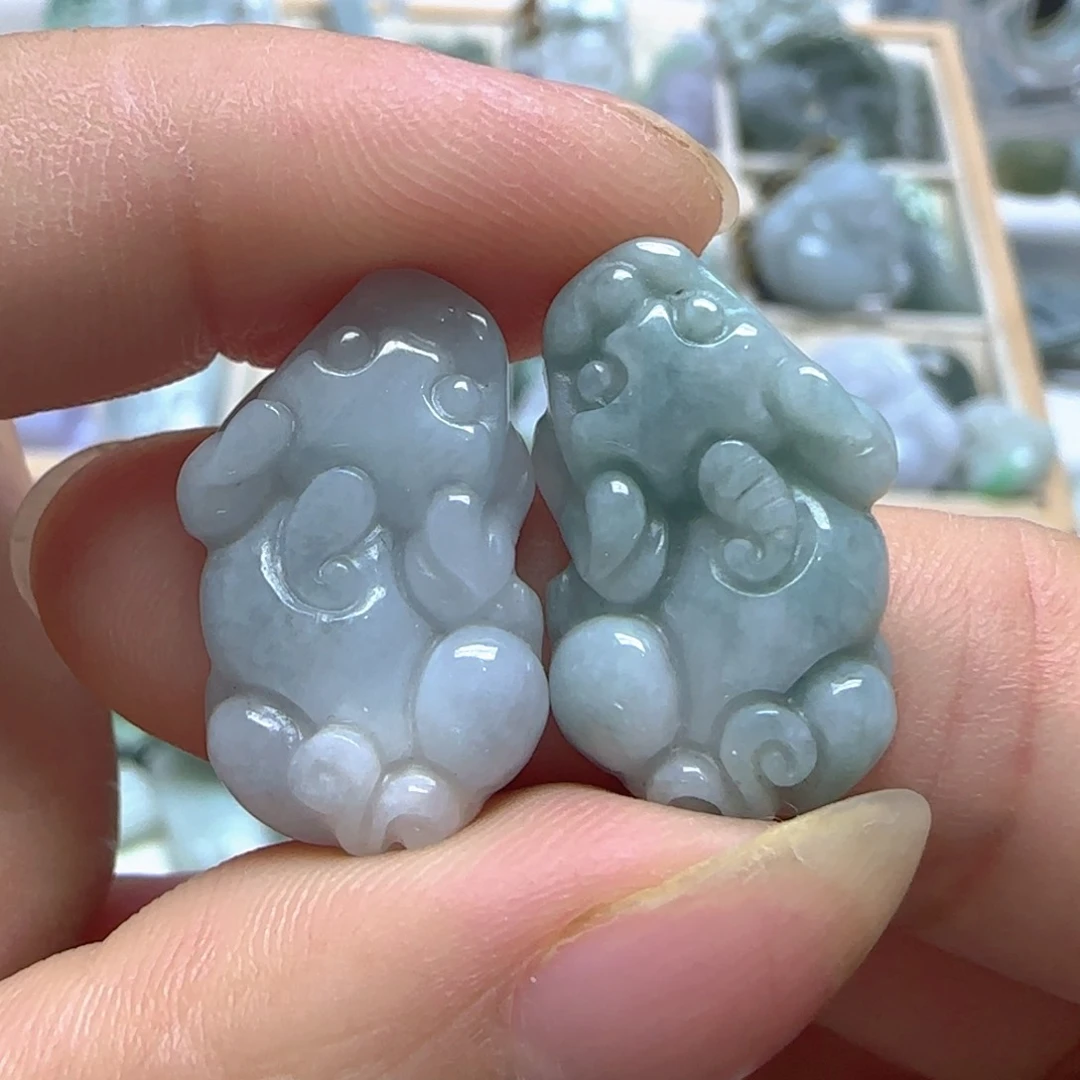翡翠颈饰未镶嵌?****?翡翠