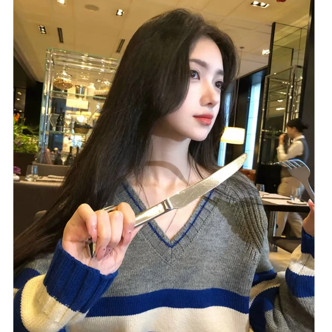 深秋初冬穿搭撞色条纹拼接v领毛衣女秋冬季慵懒风宽松针织衫上衣