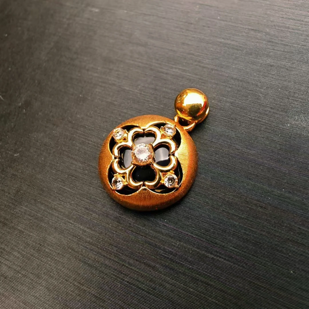 188#18k金黑玛瑙花花吊坠(赠银项链)