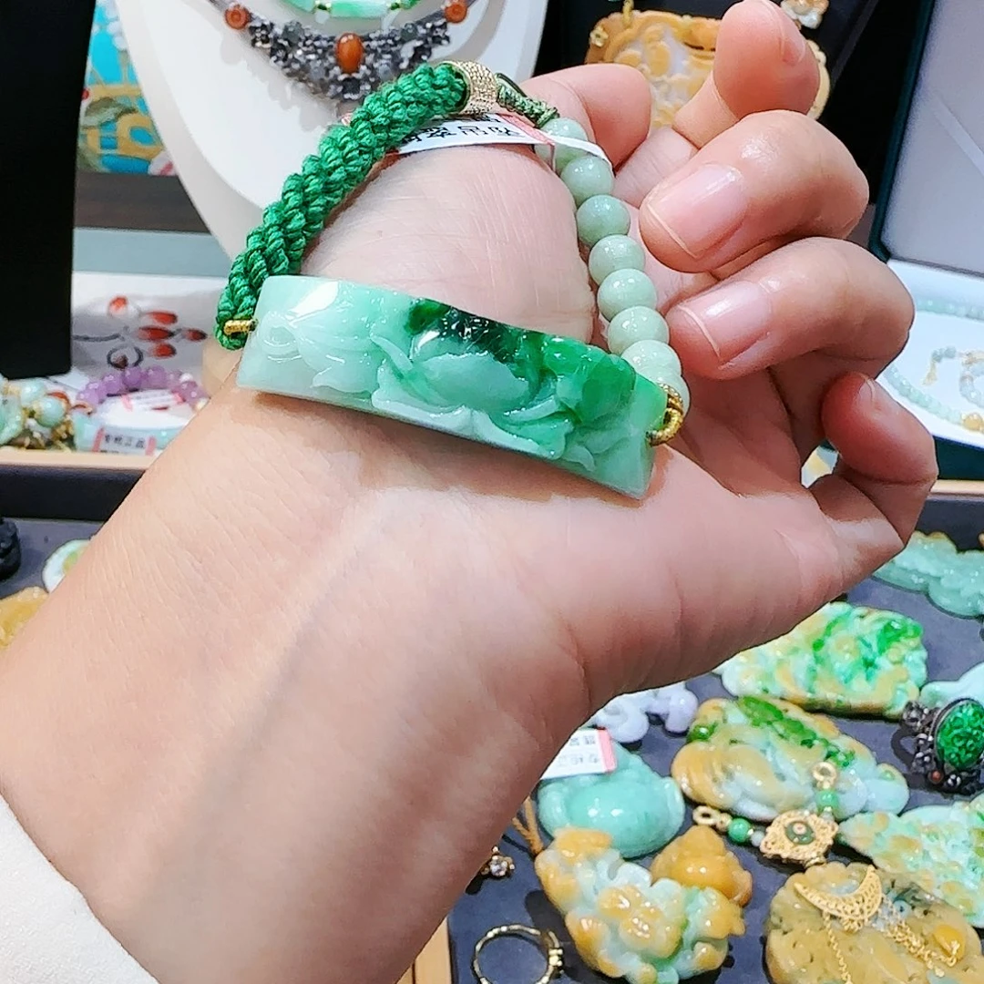 翡翠颈饰未镶嵌手串