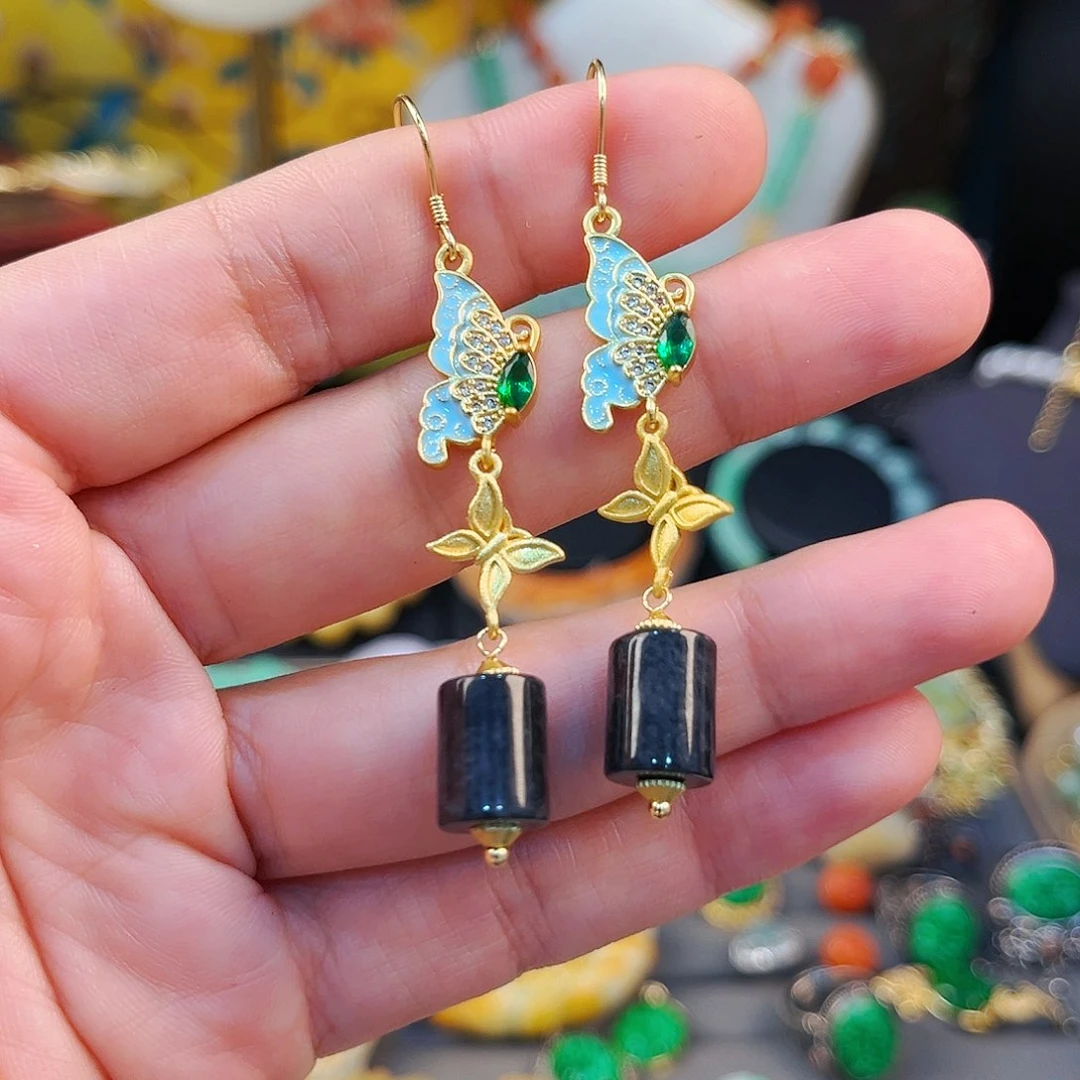 翡翠耳饰未镶嵌翡翠