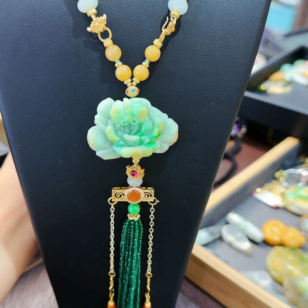 翡翠颈饰未镶嵌吊坠