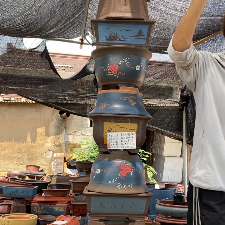 红陶20CM（含）-50CM（不含）紫砂艺术学院的学生