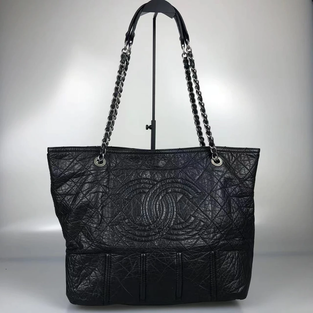 95新 Chanel/香奈儿   黑银油蜡褶皱大logo托特包 12开 底长40