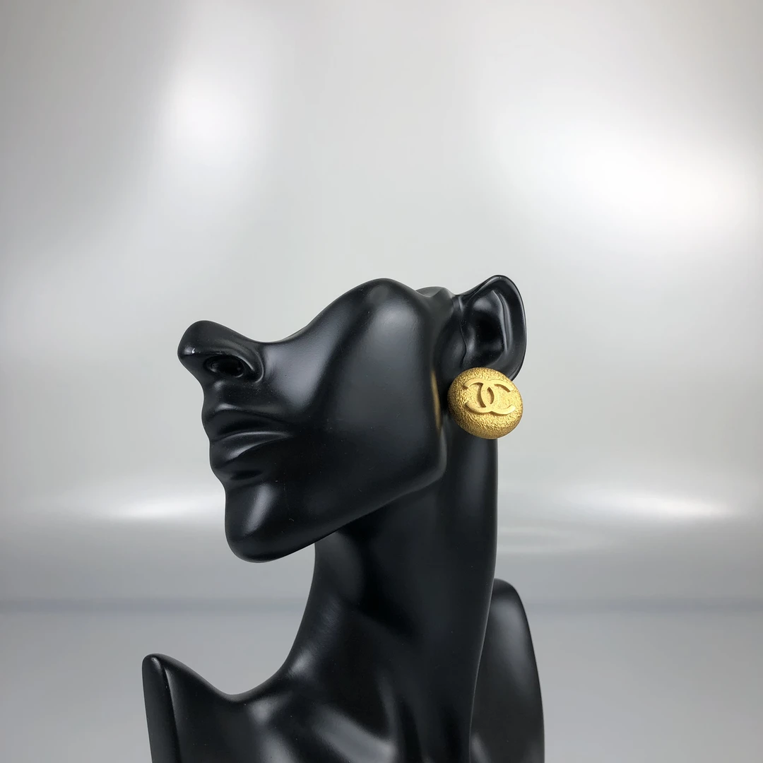 95新 Chanel/香奈儿 金色圆形双C logo耳钉(耳夹改耳钉)