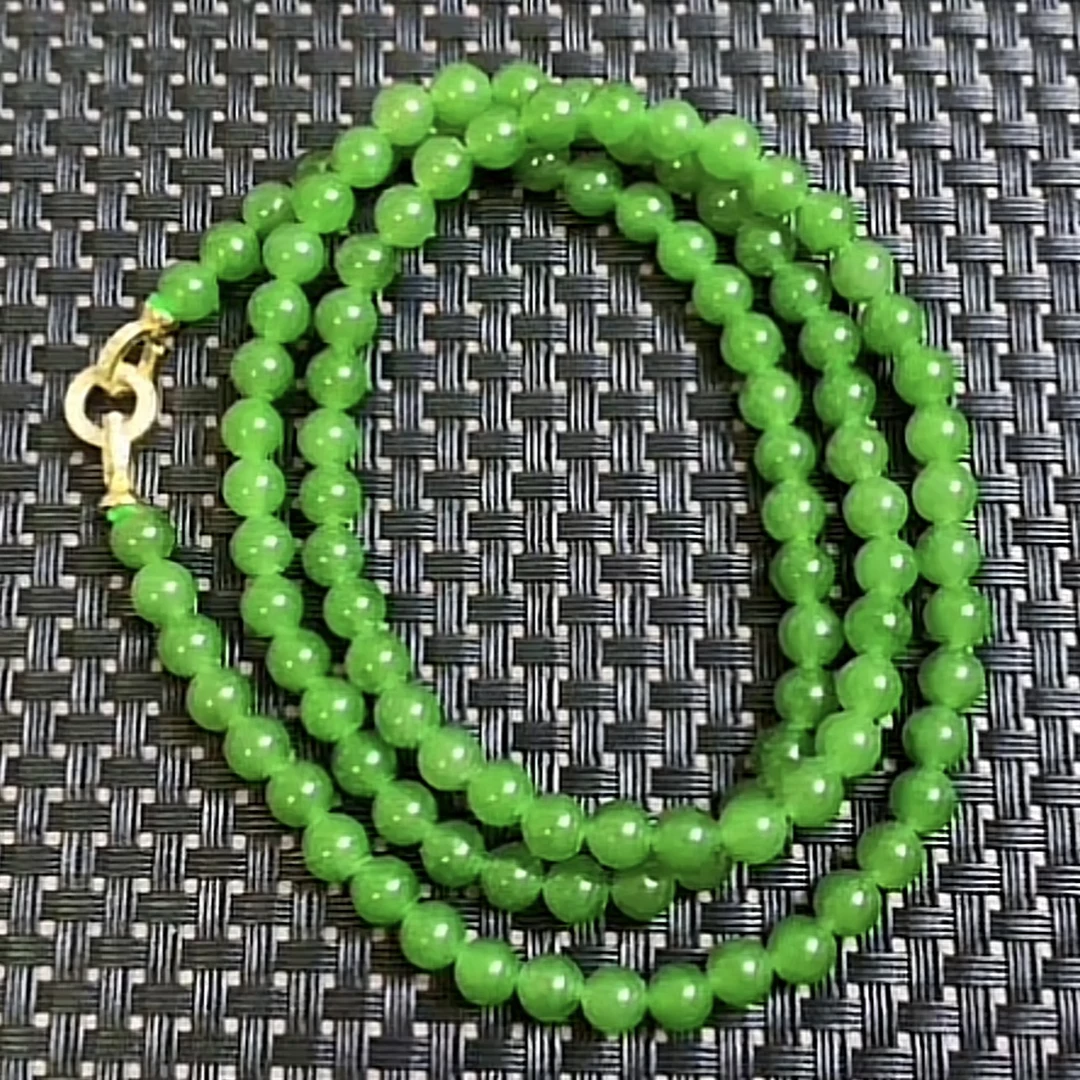 和田玉（碧玉）卡6阳绿色108颗没有手镯黑点