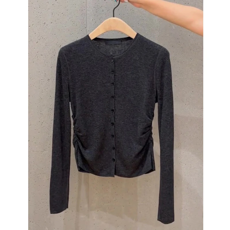 敲韩系设计感小众别致深灰色上衣女秋季爆款收腰长袖针织衫内搭
