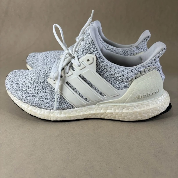 40码二手adidas UltraBoost 4.0 经典舒适缓震耐磨 跑鞋 公价1299