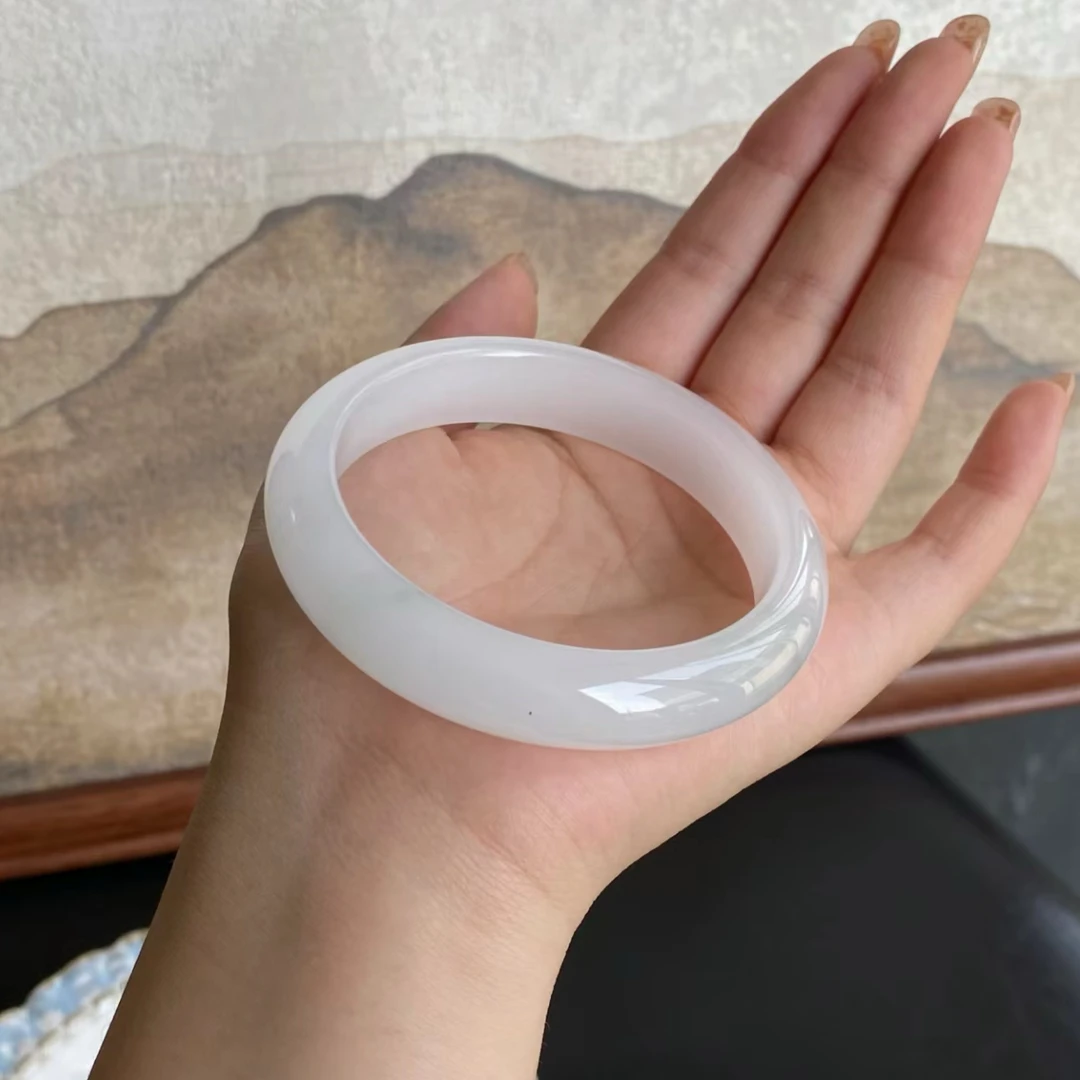 天山翠手镯女款浅冰飘花高冰透精美时尚送女友多样性随机发一个