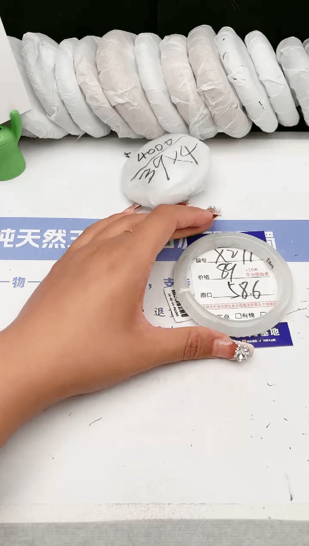 【闪购商品】石英质玉手镯未镶嵌x271