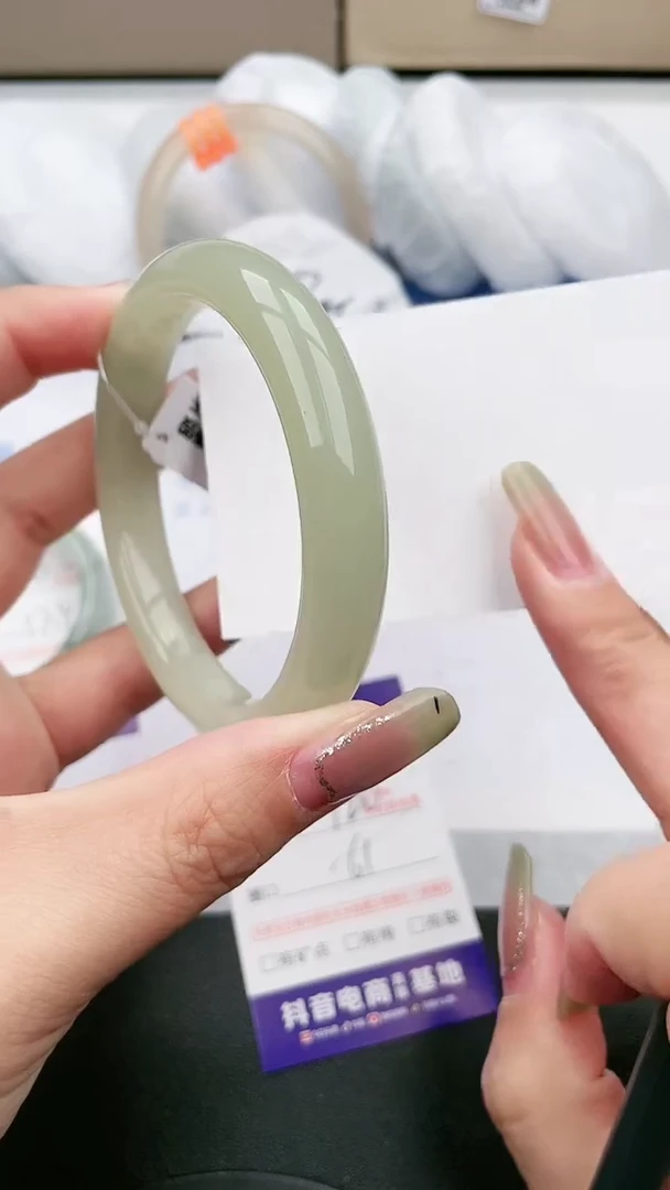 【闪购商品】石英质玉手镯未镶嵌202-DB