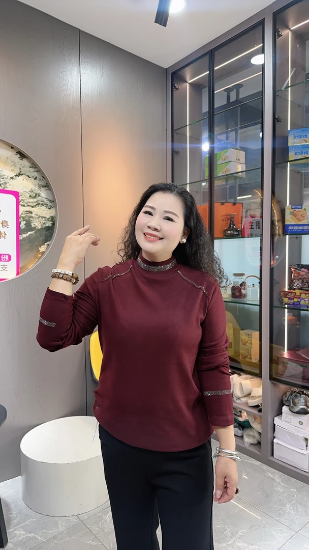 0666时尚烫钻半高领上衣8621