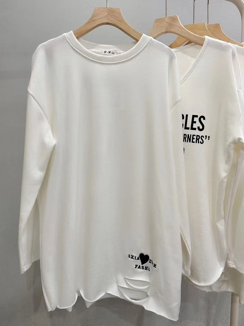 3800时尚百搭圆领破洞百搭上衣0220