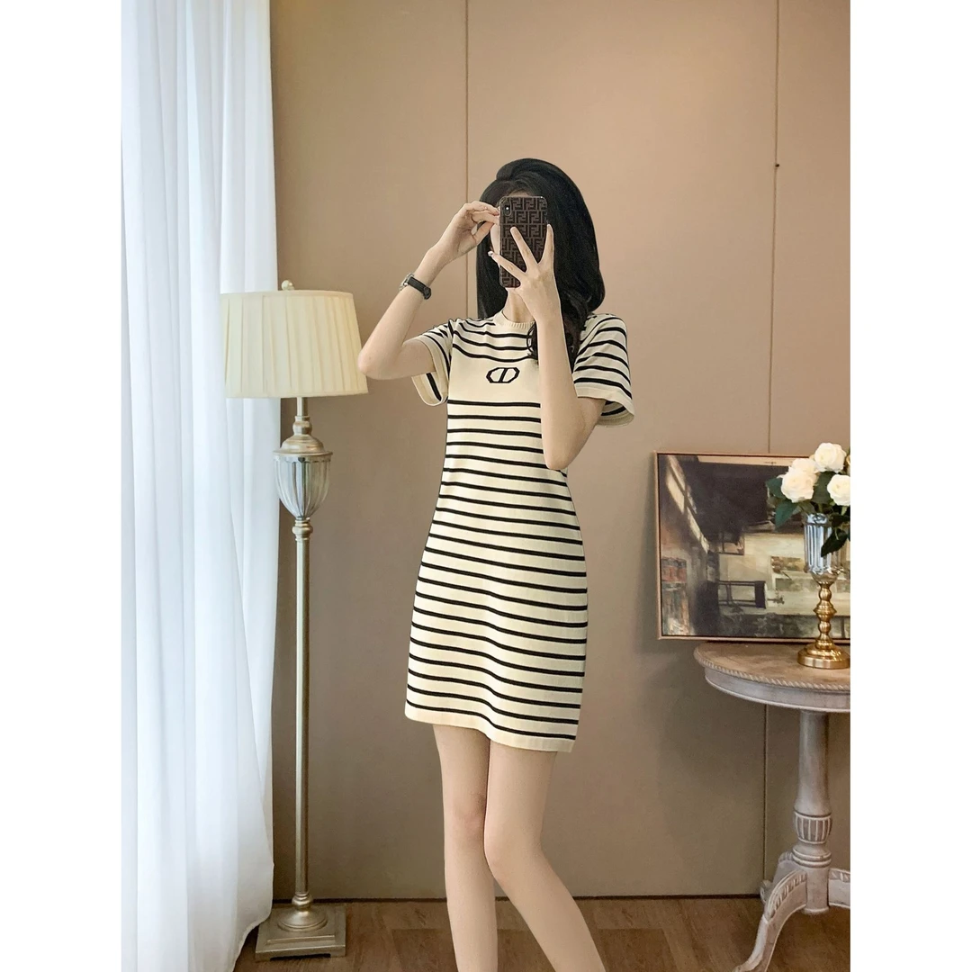 小个子夏季新款时尚复古条纹短袖连衣裙简约休闲风显瘦圆领直筒裙