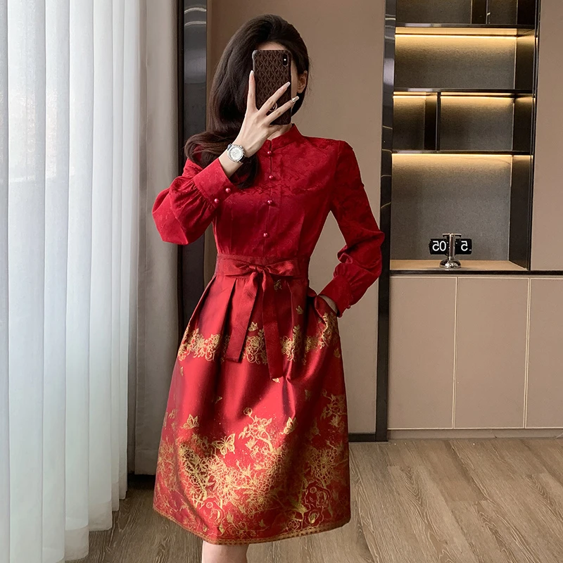 红色连衣裙2024年春装新款女装高级感气质国风新中式刺绣马面裙子