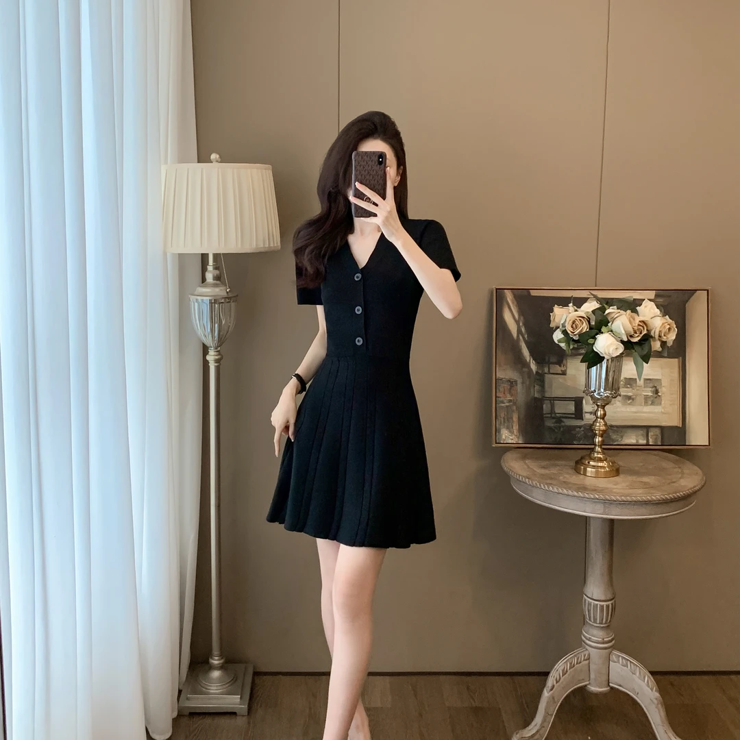 2024新款夏季气质显瘦短款小个子时尚黑色法式小众收腰连衣裙修身