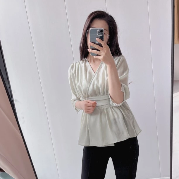 韩系修身显瘦高级感百搭v领天丝时尚女衬衣