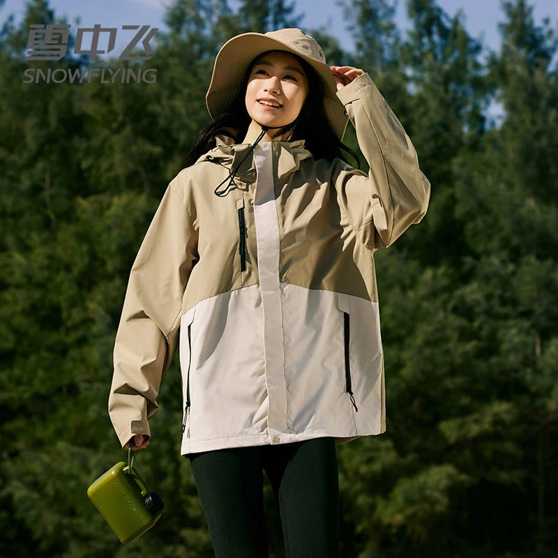 雪中飞冲锋衣外套情侣款女户外登山服2024欧若假日风外套春秋款