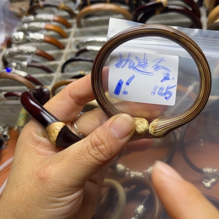 鸡翅木执**悟我们在这里