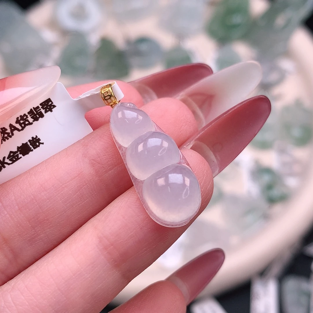 翡翠颈饰18K金镶嵌豆