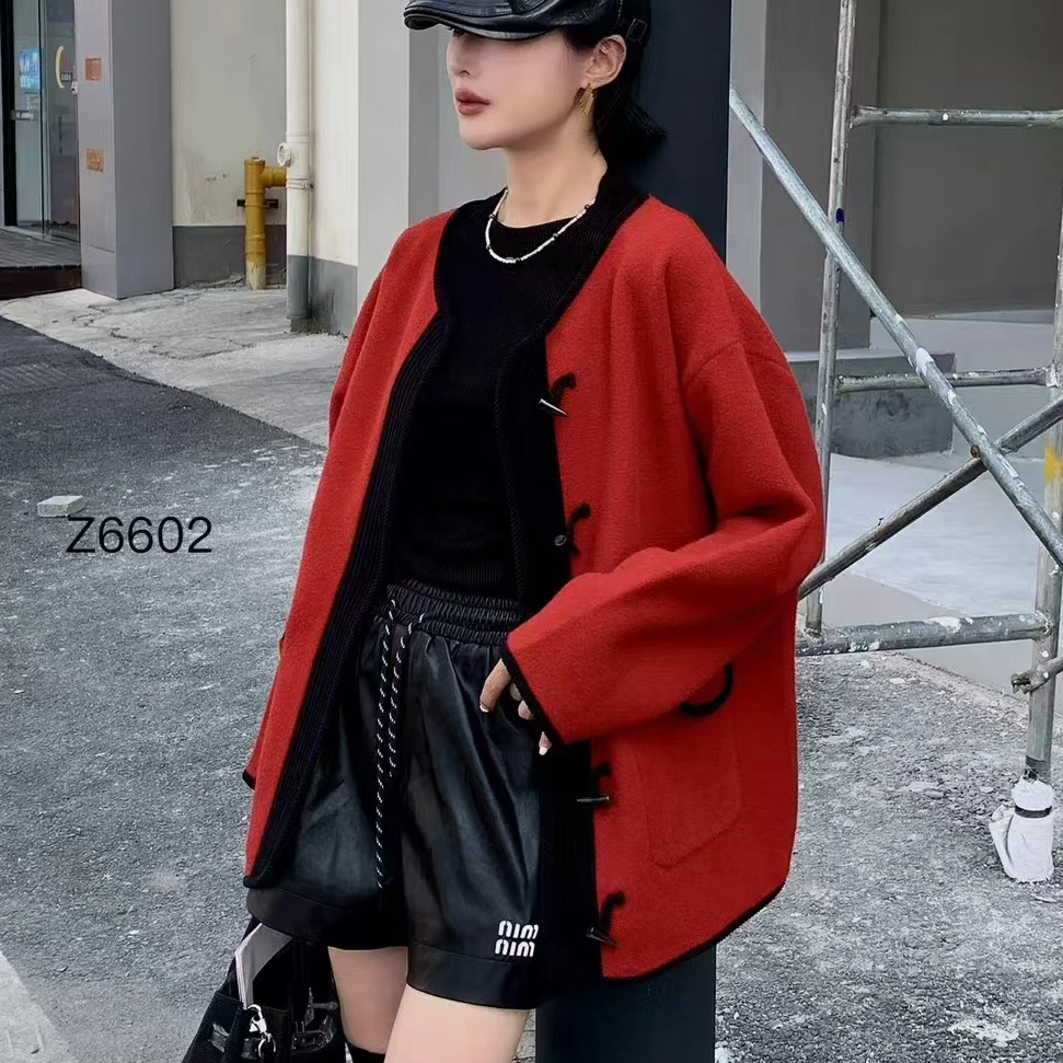 时尚牛角扣外套6602