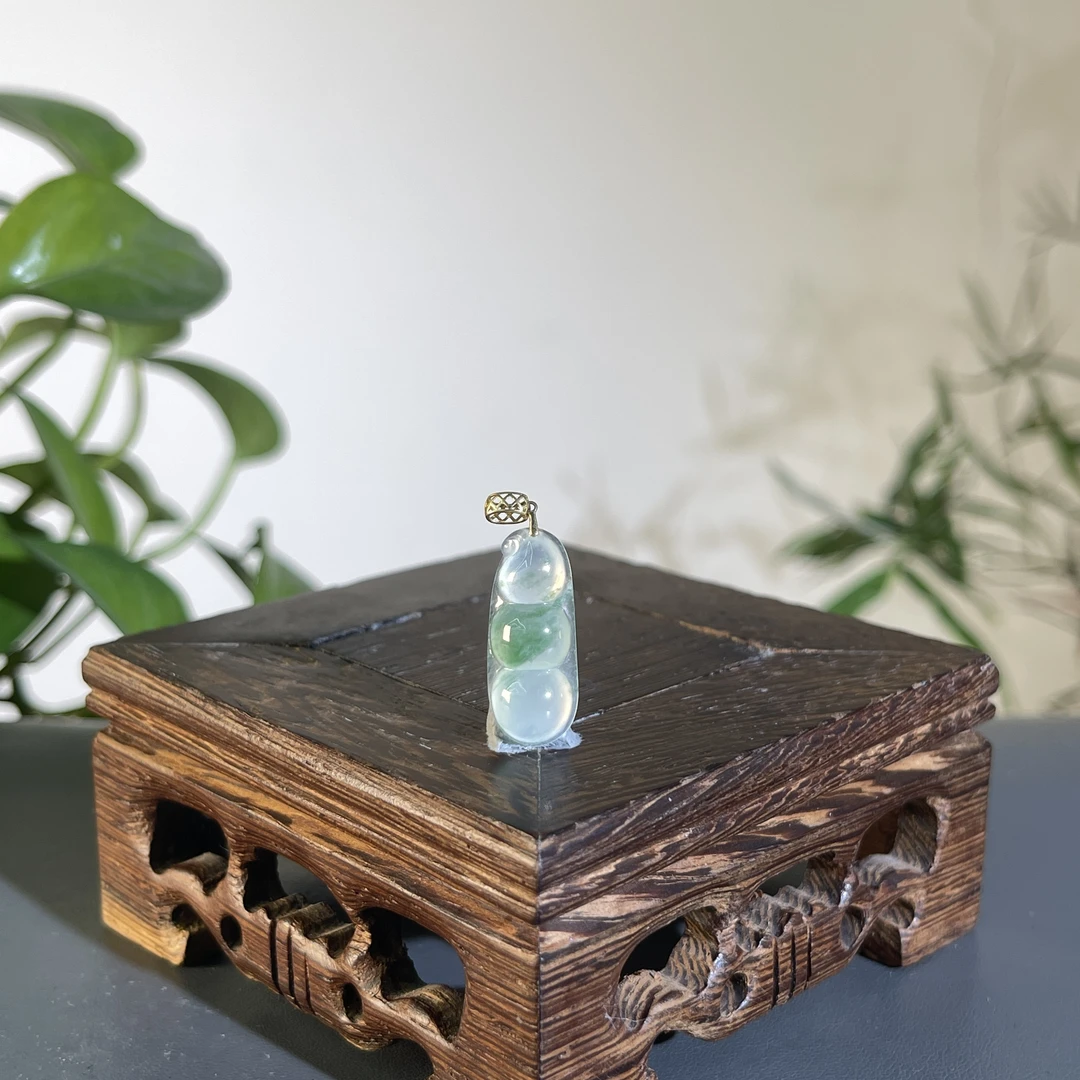 JCA06-88     天然缅甸A货翡翠    18K金扣福豆