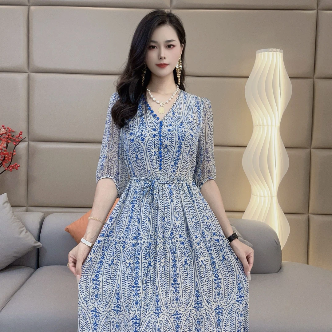 “蓝色之恋” V领显瘦收腰时尚碎花气质夏季女士桑蚕丝连衣裙 90288
