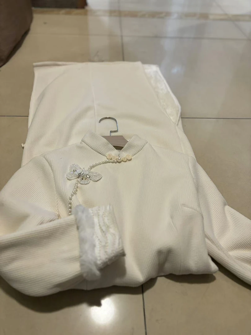 W 1274 米色 立体蝴蝶 花扣 加绒 旗袍