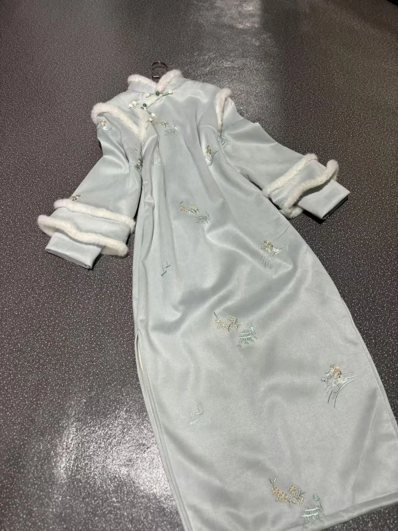 1549 蓝色 拼接 缠结扣 梅花阁楼刺绣 旗袍