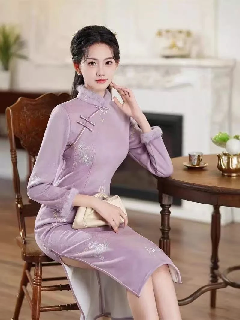 1505  （紫云）刺绣 加绒 紫色 旗袍