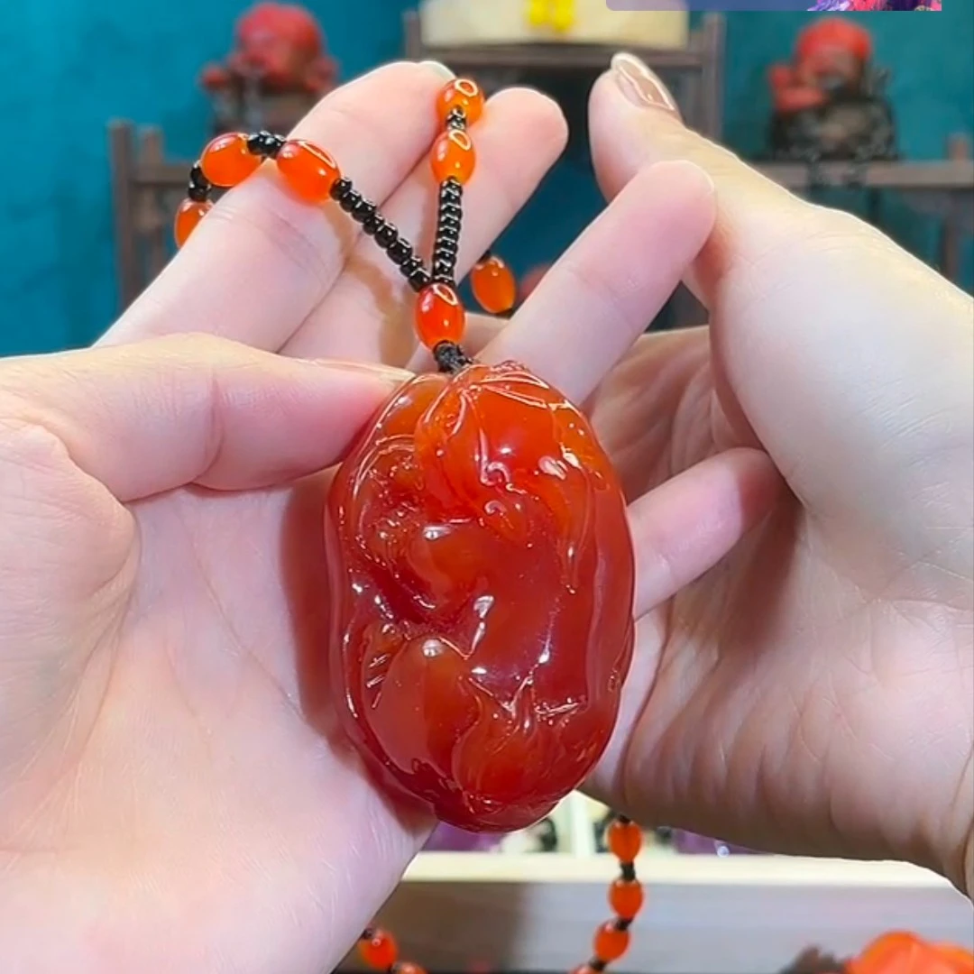 2025年春季新款P8红色貔貅时尚百搭吊坠XL040