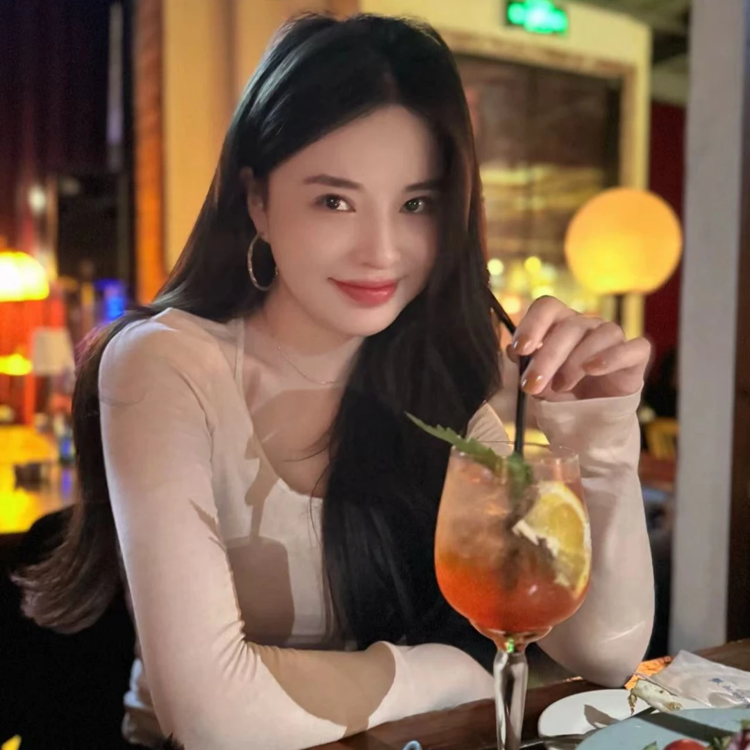 福利2.18号简约时尚百搭圆领内搭上衣（现货）气质网红修身设计师性