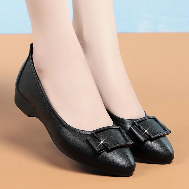 妈妈鞋软皮浅口单鞋女舒适百搭平底中年女士皮鞋防滑不累脚工作鞋