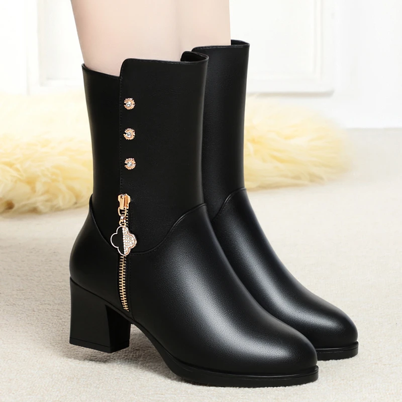 秋冬季新款中筒靴子女鞋加绒保暖防滑棉鞋时尚中跟中年女士软皮鞋