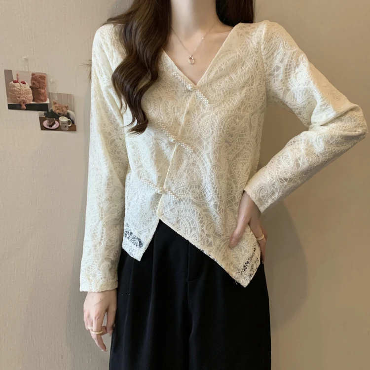新中式国风盘扣V领衬衫女春季大码胖mm显瘦不规则蕾丝衫打底上衣