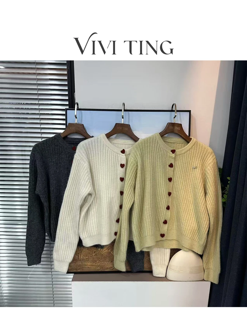 【VIVI·TING】婷姐推荐秋冬法式烫钻蝴蝶结装饰单排爱心扣毛衣开衫