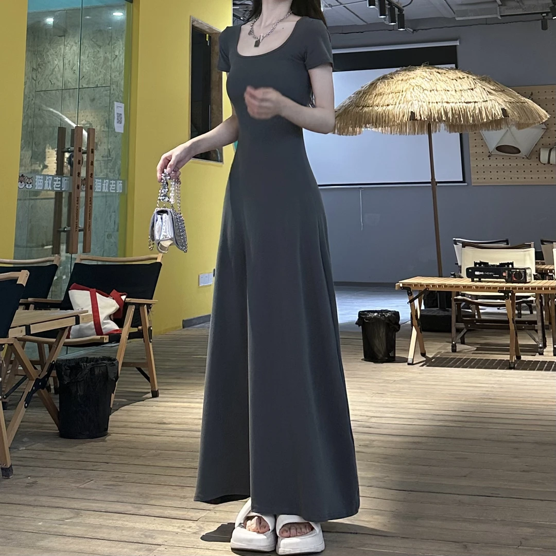 后妈裙2025新款爆款洋气修身纯欲夏季法式连衣裙气质收腰黑色长裙