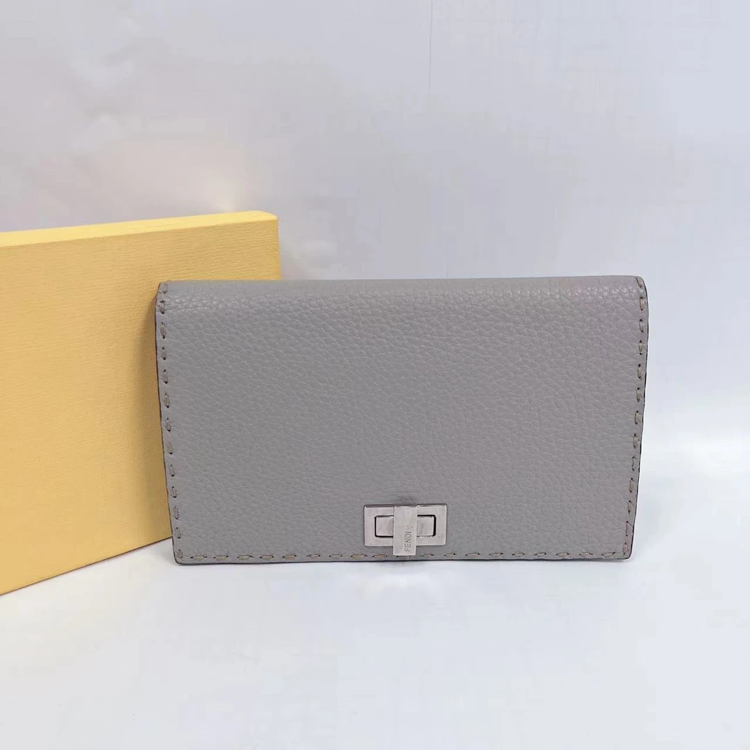 95新 FENDI/芬迪 安洁利田哥钱包/SP122357