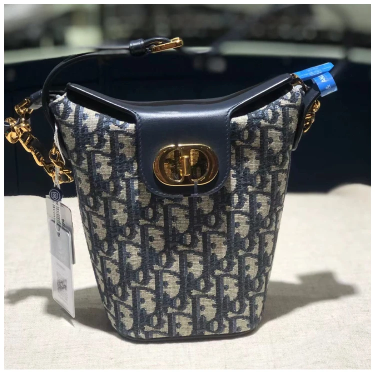 99新 DIOR/迪奥 安洁利田哥斜挎包/BK0133374