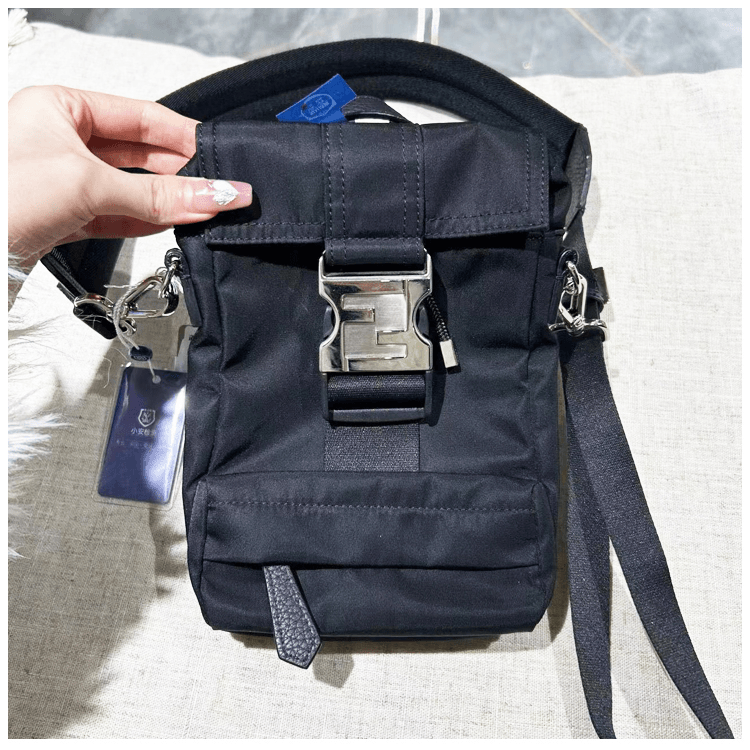 95新 FENDI/芬迪 安洁利田哥斜挎包/BK0133674