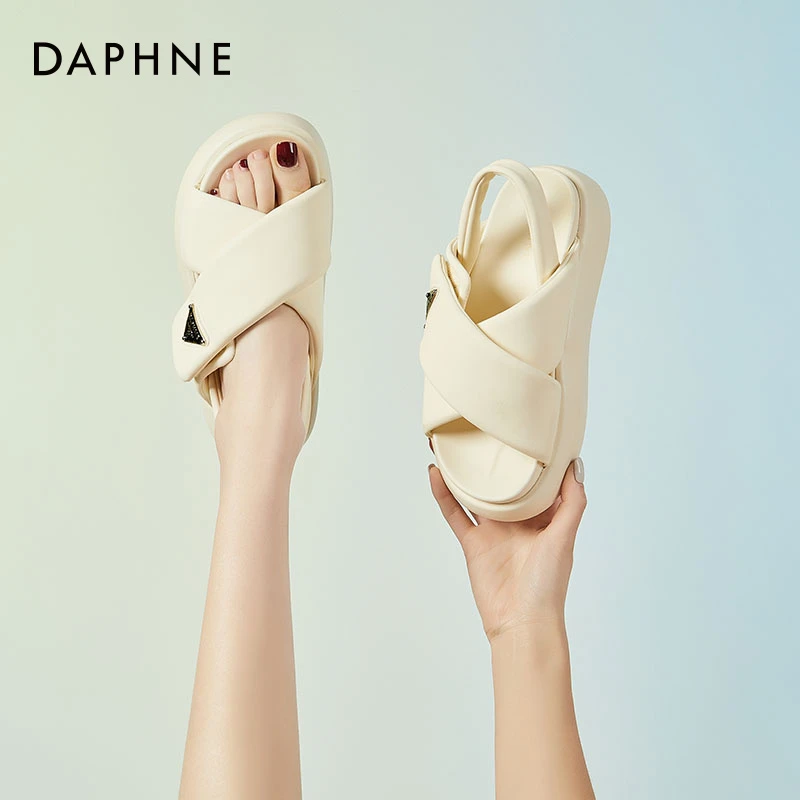 【达芙妮】ins潮三角标休闲魔术贴厚底凉鞋 跟高4.5cm 4023303130
