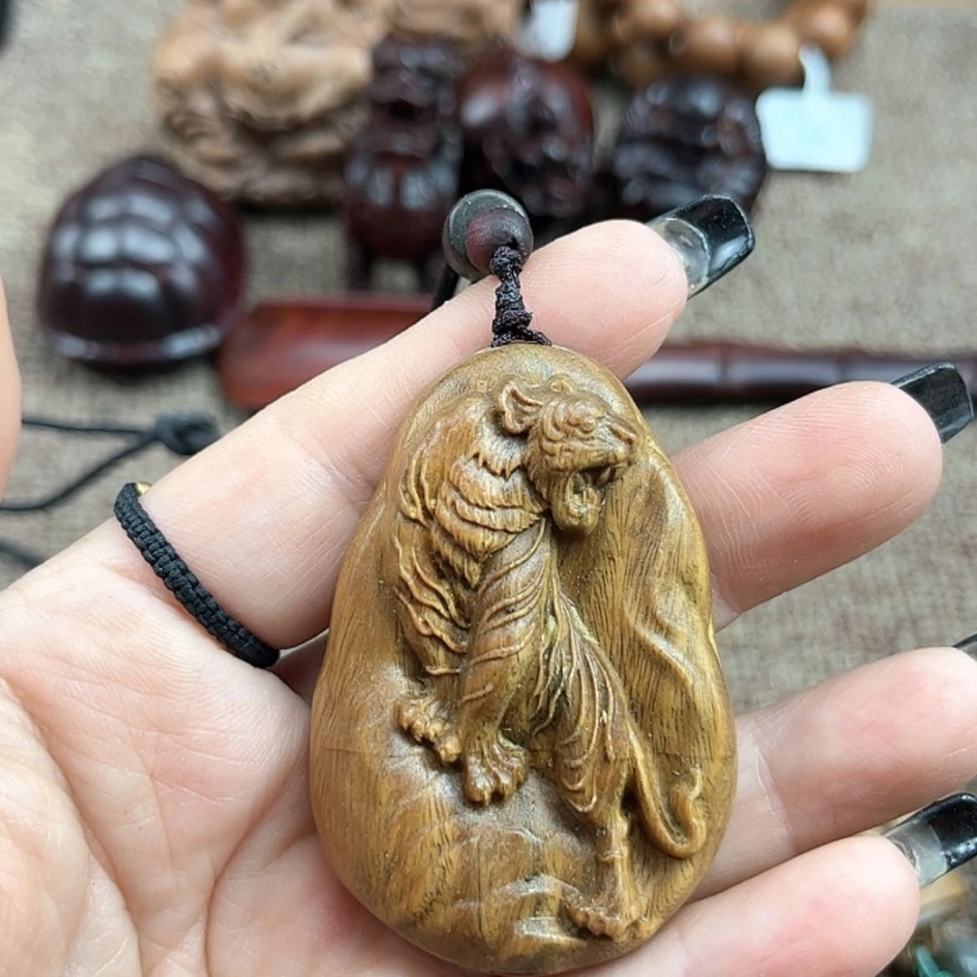 【闪购商品】绿檀雕兠**菀