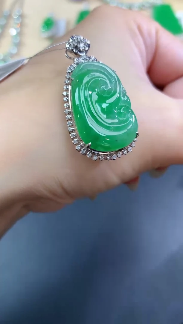 【闪购商品】翡翠吊坠(不含链)18K金镶嵌如意|9800+0